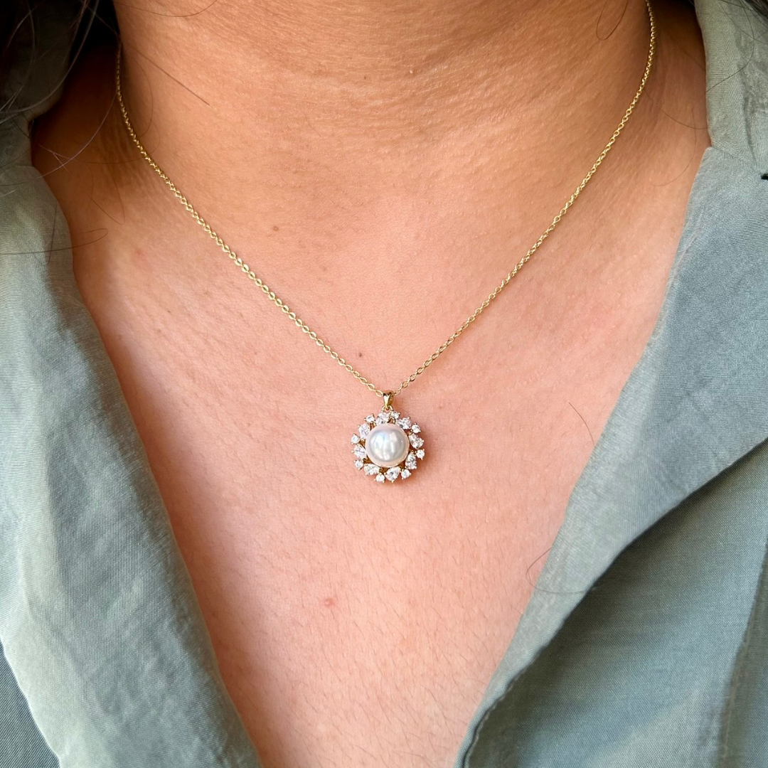 gold and pearl pendant necklace