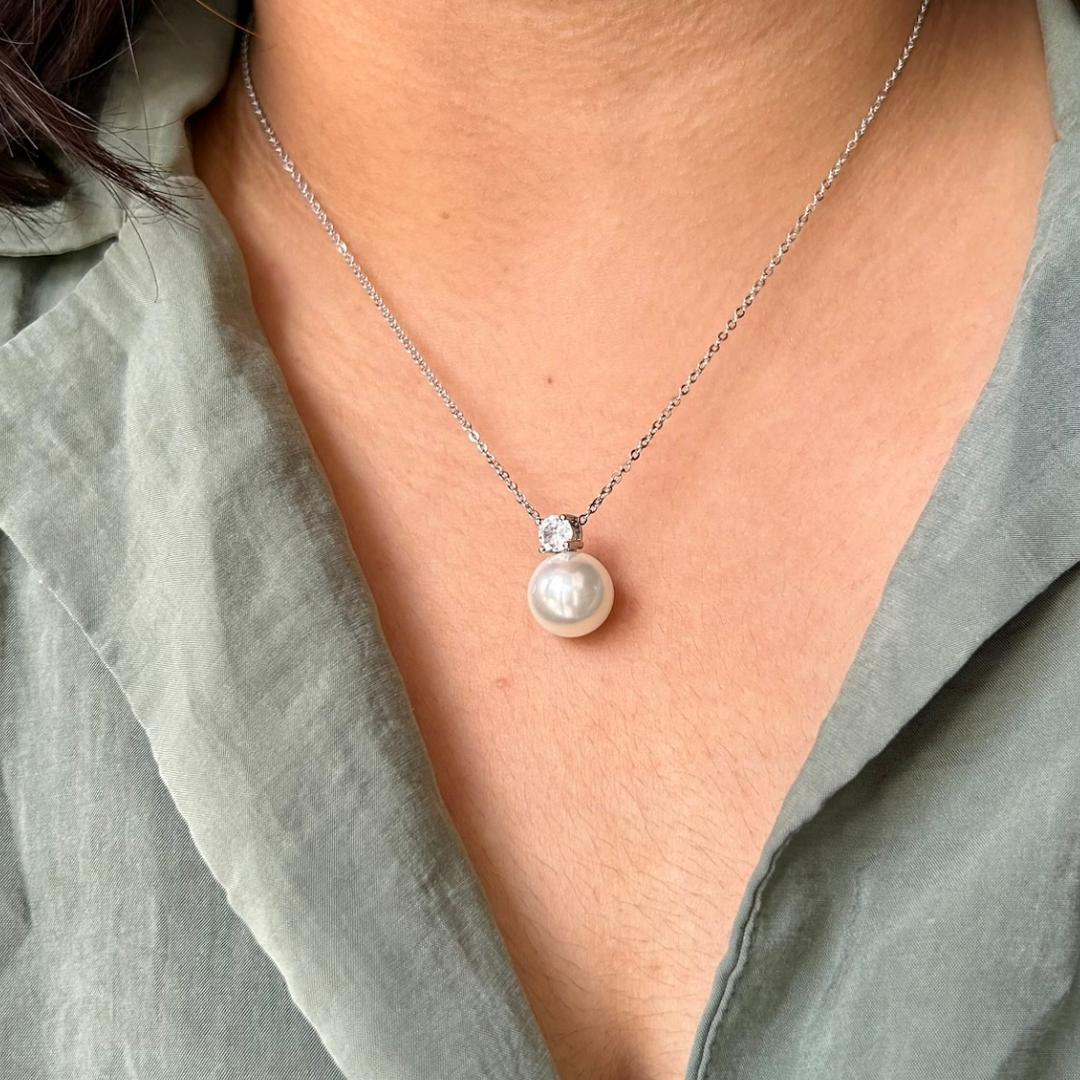 silver chain with pearl pendant