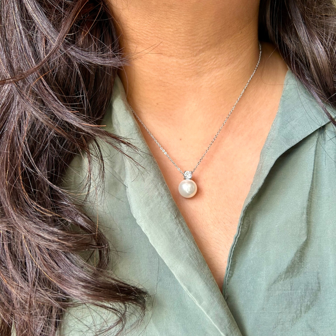 pearl necklace set in silver