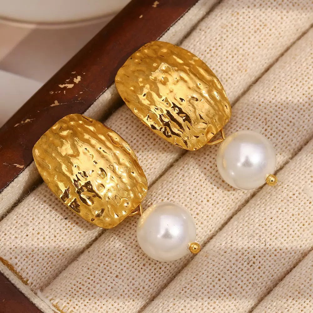 Hammered Pearl Drop Earring