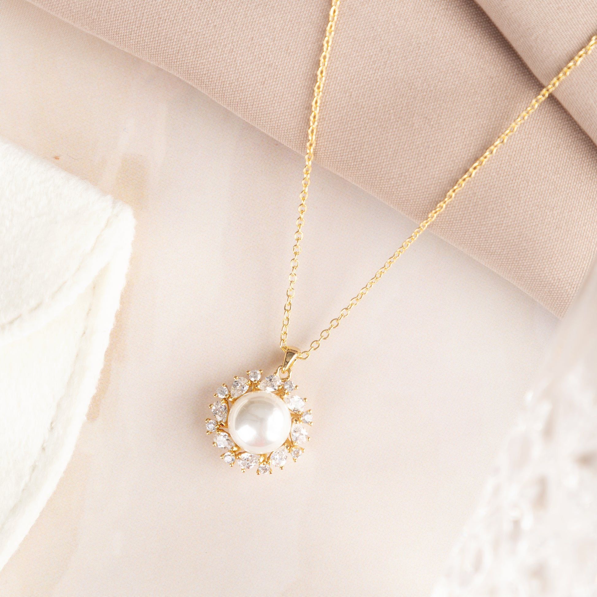 gold pearl pendant necklace